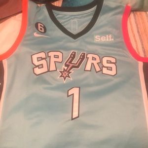 Wembanyama jersey size 54 XL